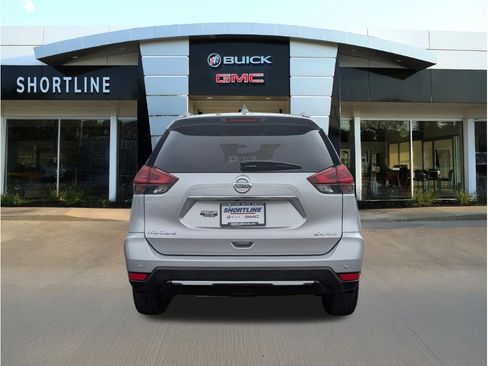 Used 2020 Nissan Rogue SV w/ Premium Package AWD/4WD image 4