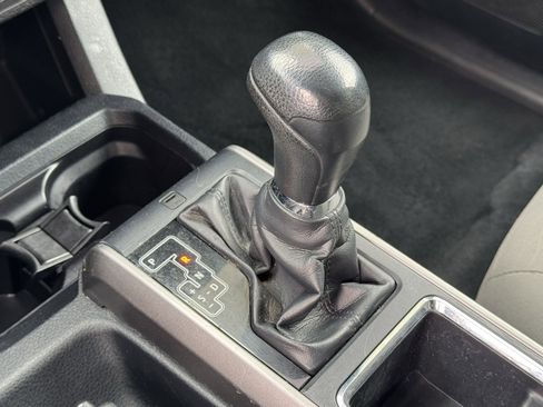 Used 2017 Toyota Tacoma SR5 w/ Tow Package image 28