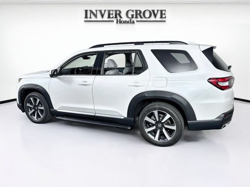 Used 2025 Honda Pilot Touring image 7