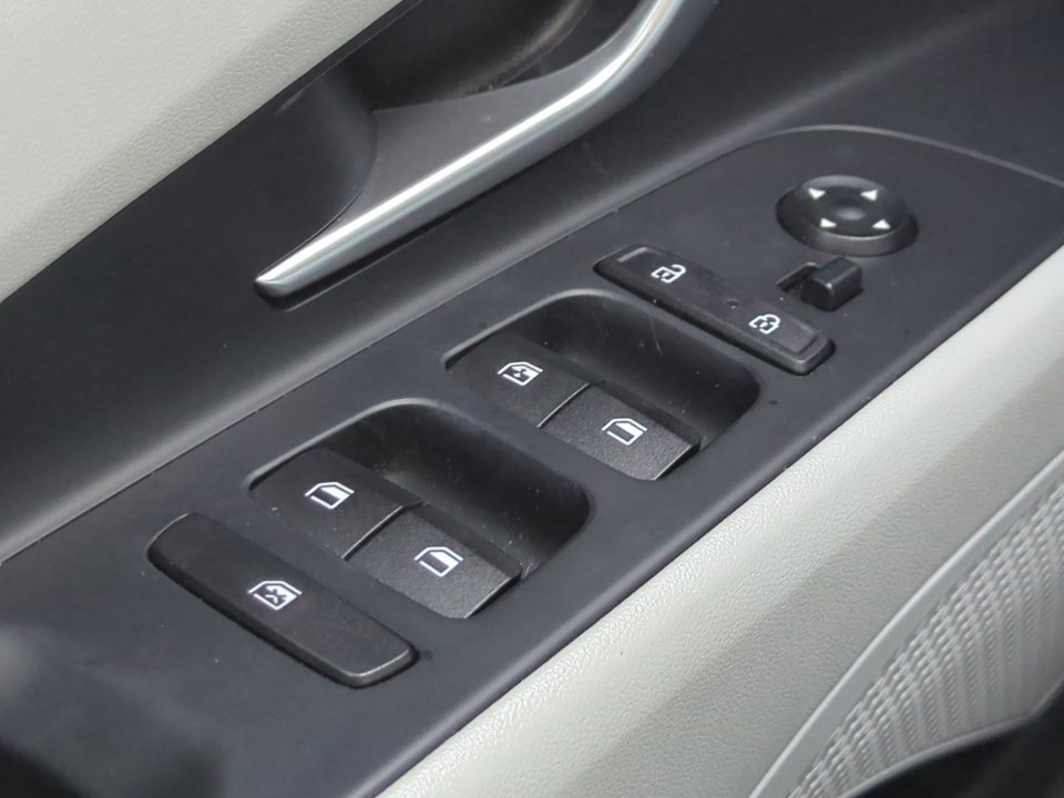 Used 2023 Hyundai Elantra Limited FWD image 36