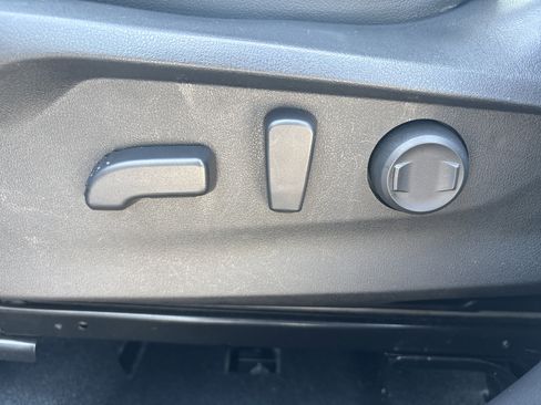 Used 2021 Subaru Forester Limited image 8