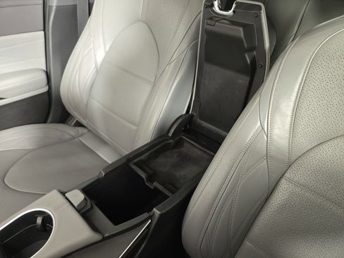 Used 2019 Toyota Avalon Limited image 27