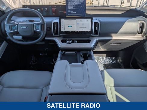 Certified 2025 Ford Expedition Active image 21