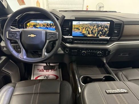 Used 2024 Chevrolet Silverado 2500 High Country w/ High Country Premium Package image 17