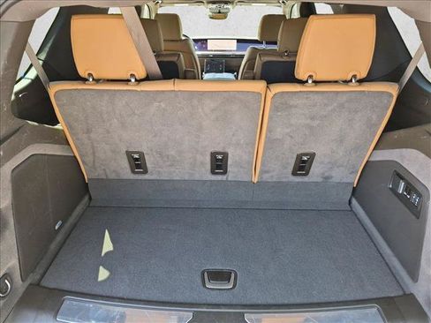 Used 2025 Cadillac Escalade Premium Luxury AWD/4WD image 6