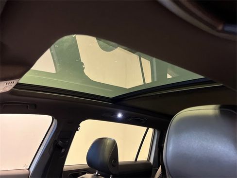 Certified 2020 Volkswagen Tiguan SE image 28