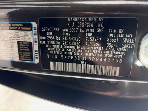 Used 2024 Kia Telluride EX w/ EX Captain's Chair Package image 18