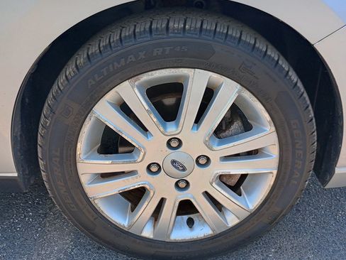 Used 2009 Ford Focus SEL FWD image 25