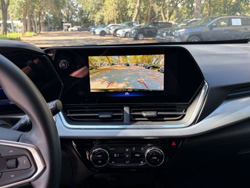 Used 2025 Chevrolet Trax LT w/ LT Convenience Package image 17