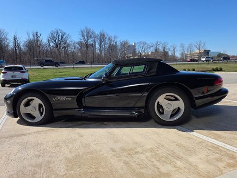 Used 1994 Dodge Viper RT/10 image 1