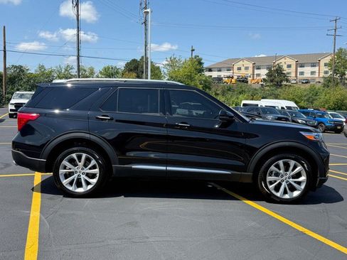 Used 2022 Ford Explorer Platinum w/ Equipment Group 601A AWD/4WD image 2