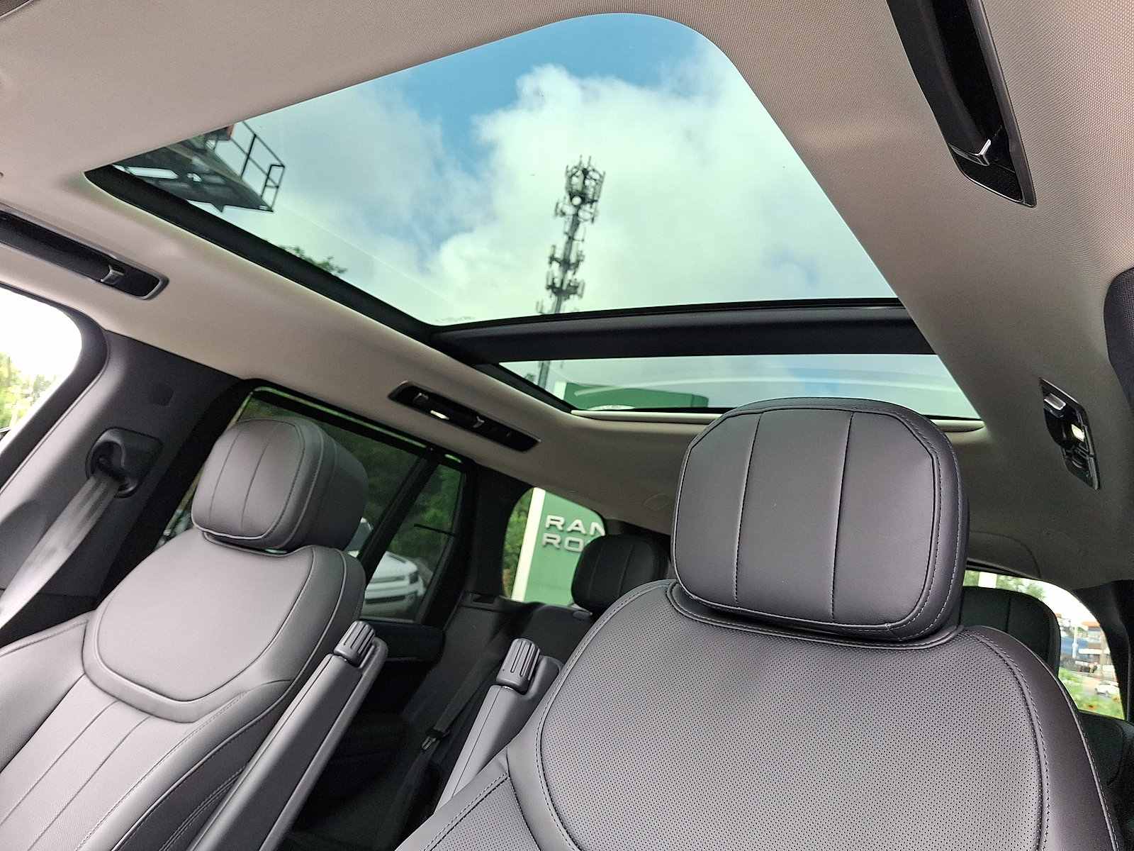 New 2026 Land Rover Range Rover SE AWD/4WD image 11