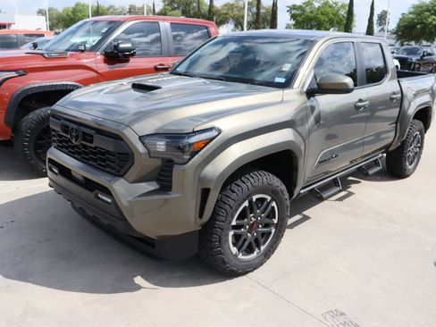 Used 2025 Toyota Tacoma TRD Sport image 5
