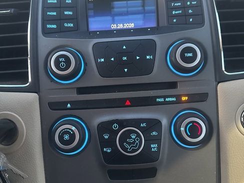 Used 2019 Ford Taurus SE image 9