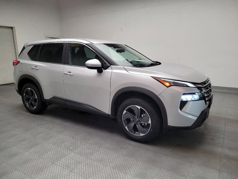 Used 2024 Nissan Rogue SV image 11