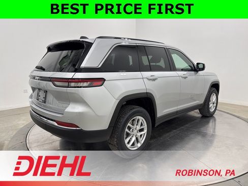 New 2025 Jeep Grand Cherokee Laredo image 7