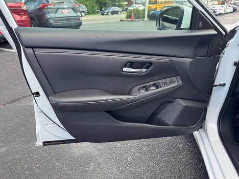 Used 2025 Nissan Sentra SV FWD image 12