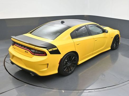 Used 2017 Dodge Charger R/T RWD image 12