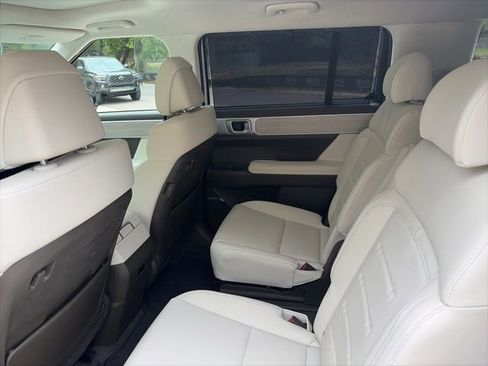 Used 2024 Hyundai Santa Fe Calligraphy FWD image 9