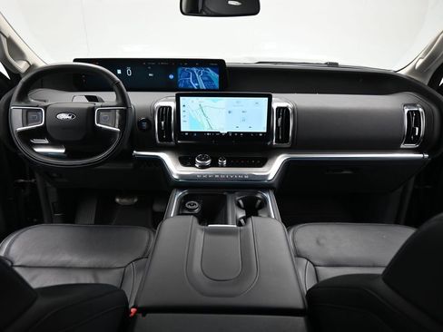 Certified 2025 Ford Expedition Platinum image 20