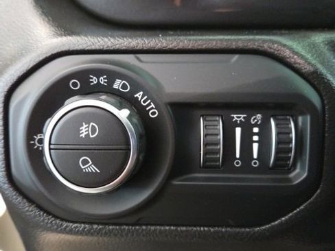 Used 2022 Jeep Gladiator Sport image 15