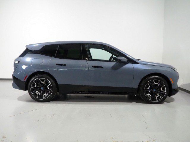 Used 2024 BMW iX xDrive50 w/ Sport Package AWD/4WD image 5