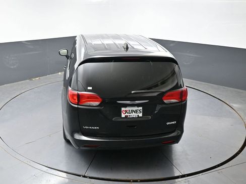 Used 2023 Chrysler Voyager LX FWD image 47