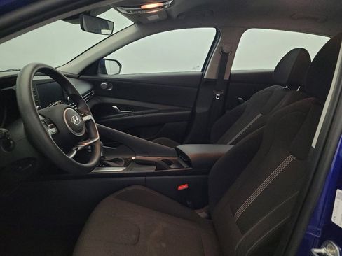 Used 2023 Hyundai Elantra SE w/ Preferred Accessory Package FWD image 17