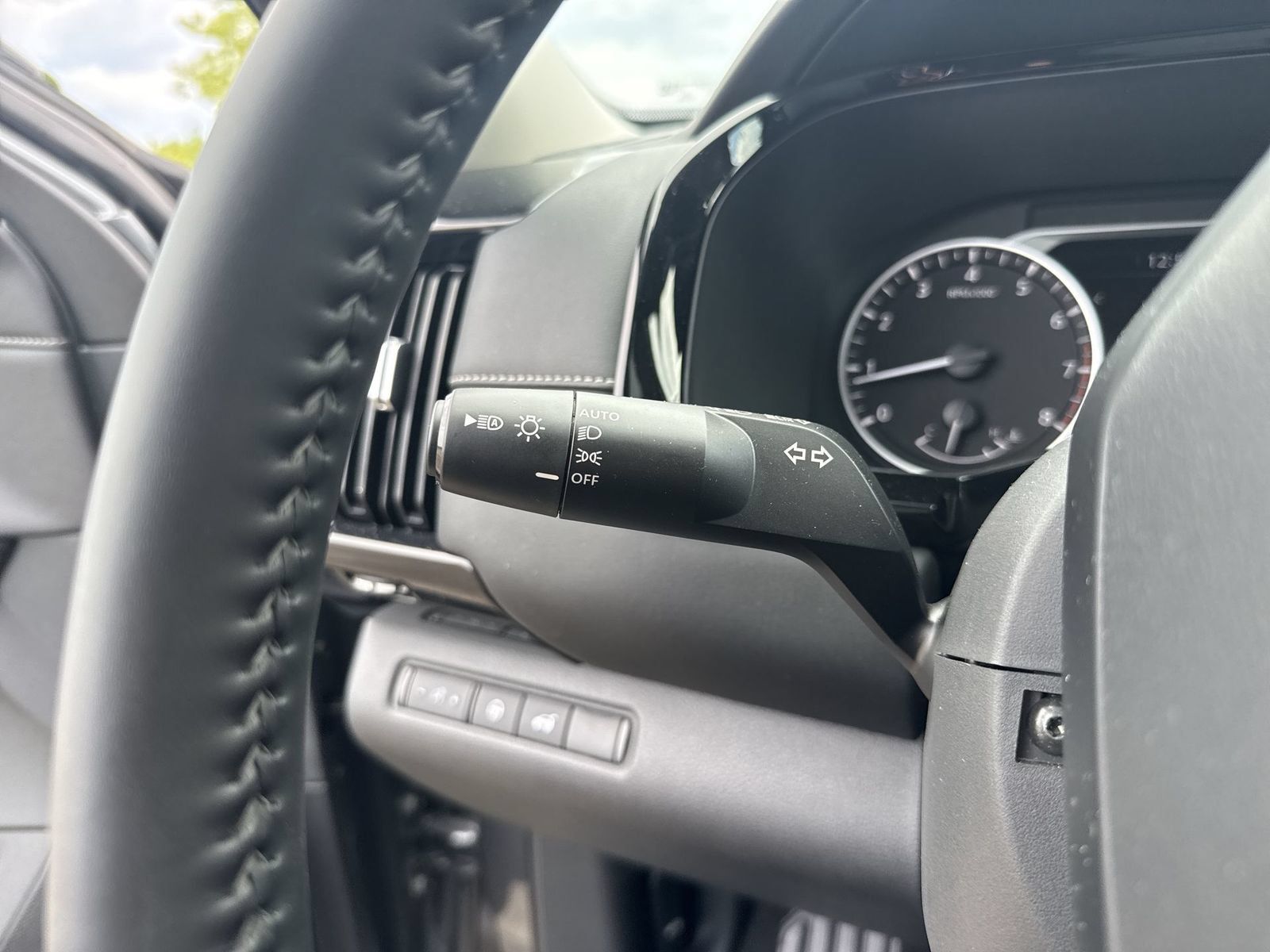 Certified 2026 Nissan Pathfinder SV AWD/4WD image 32
