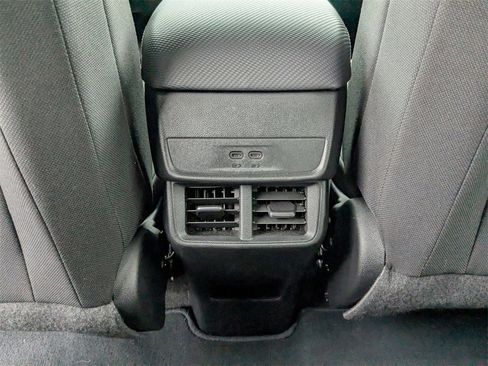 Used 2025 Chevrolet Equinox LT image 29