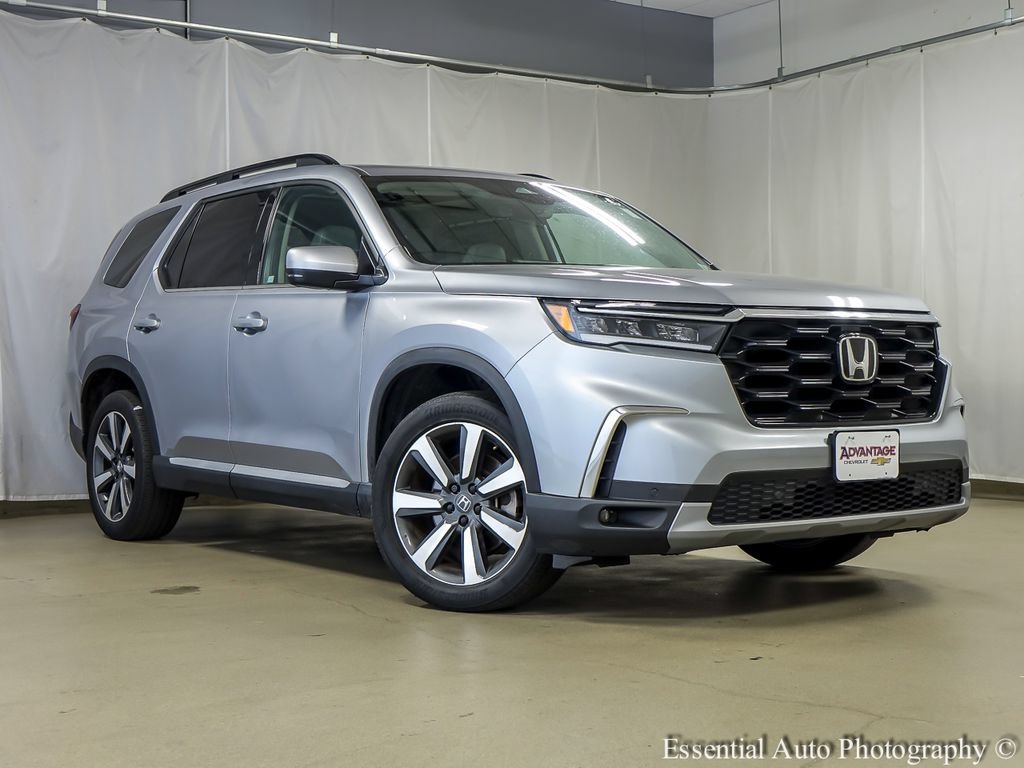 Used 2023 Honda Pilot Touring image 2