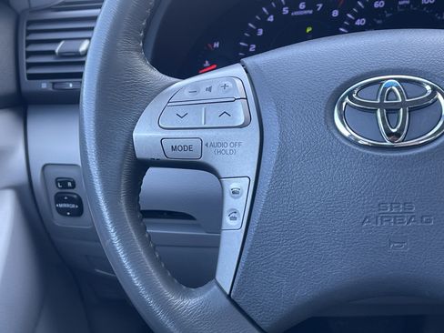 Used 2010 Toyota Camry XLE image 18