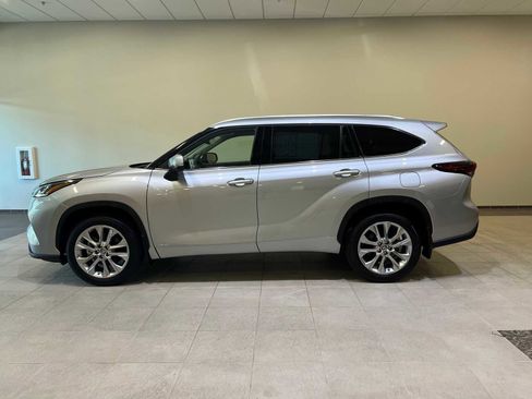 Certified 2025 Toyota Highlander Limited image 3