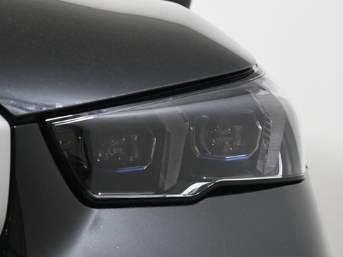 Used 2024 BMW 530i xDrive AWD/4WD image 11