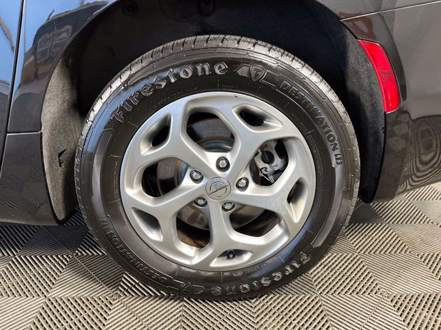 Used 2023 Chrysler Pacifica Limited AWD/4WD image 11