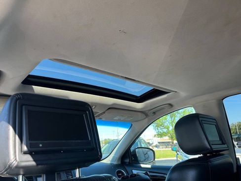 Used 2016 Nissan Pathfinder Platinum w/ Family Entertainment Package FWD image 16