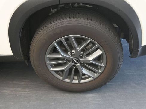 Used 2024 Nissan Rogue S FWD image 12