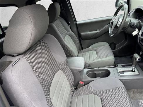 Used 2013 Nissan Frontier SV w/ SV Value Truck Pkg AWD/4WD image 30