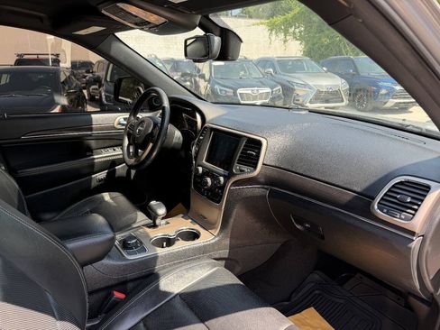 Used 2015 Jeep Grand Cherokee Limited w/ Luxury Group II AWD/4WD image 9