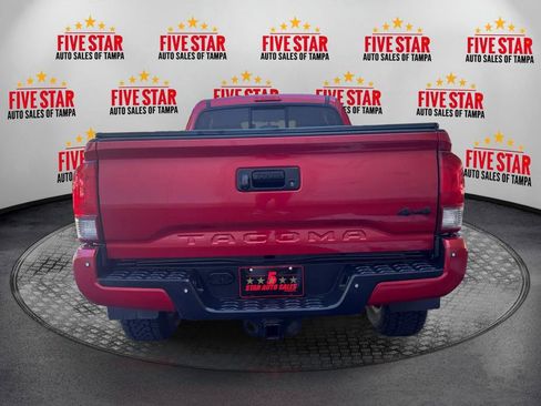Used 2017 Toyota Tacoma TRD Off-Road image 6