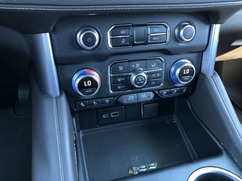 Used 2022 GMC Yukon SLT w/ SLT Premium Package image 23