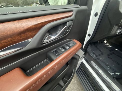 Used 2023 GMC Yukon Denali Ultimate image 13