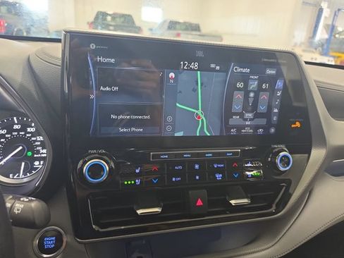 Used 2020 Toyota Highlander Platinum AWD/4WD image 13