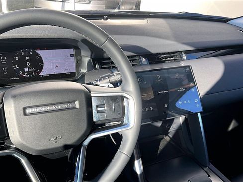 Used 2025 Land Rover Discovery Sport S image 6