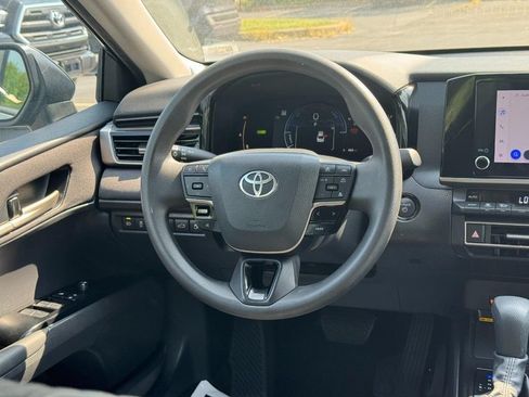 Used 2025 Toyota Camry LE FWD image 18