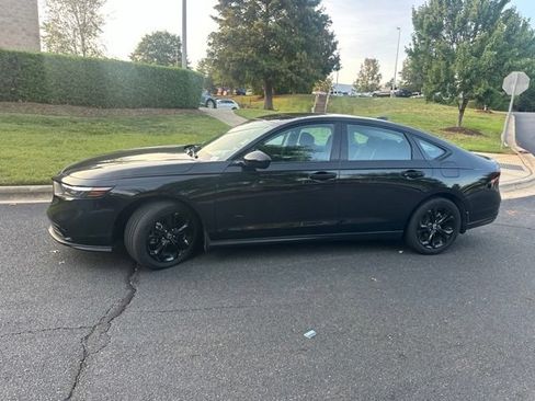 Used 2025 Honda Accord SE image 2