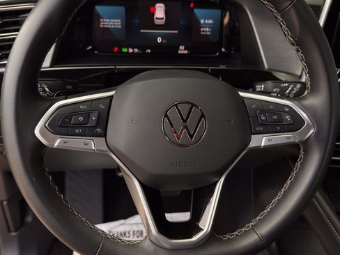 Used 2025 Volkswagen Atlas Cross Sport SE image 17