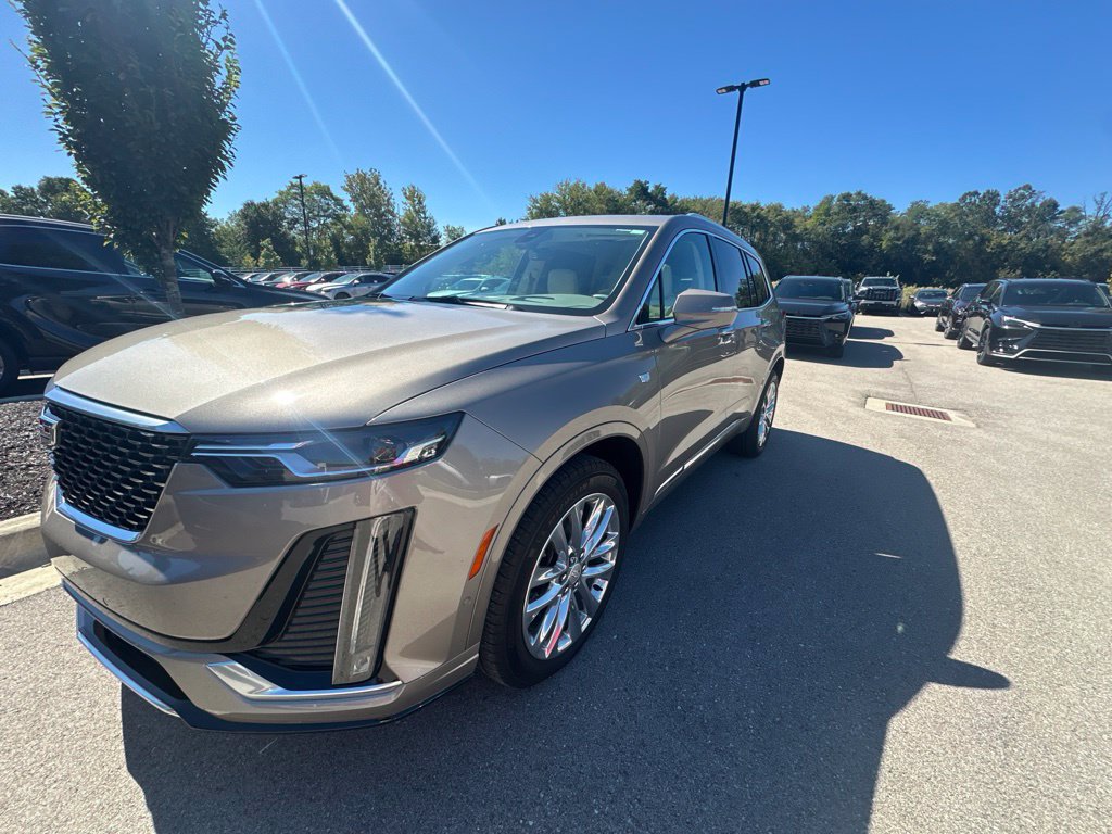 Used 2023 Cadillac XT6 Premium Luxury w/ Technology Package AWD/4WD image 8