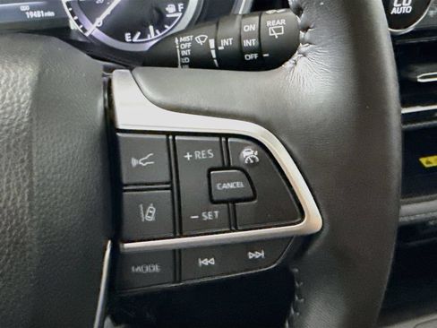 Used 2023 Toyota Highlander XSE AWD/4WD image 12