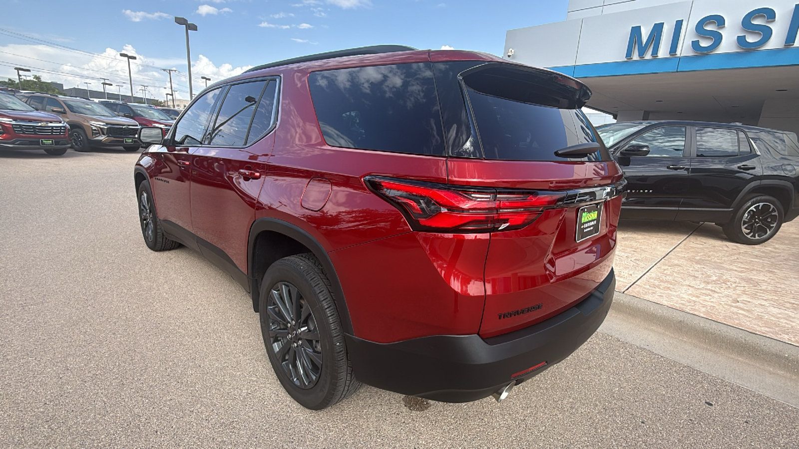 Used 2023 Chevrolet Traverse RS FWD image 5